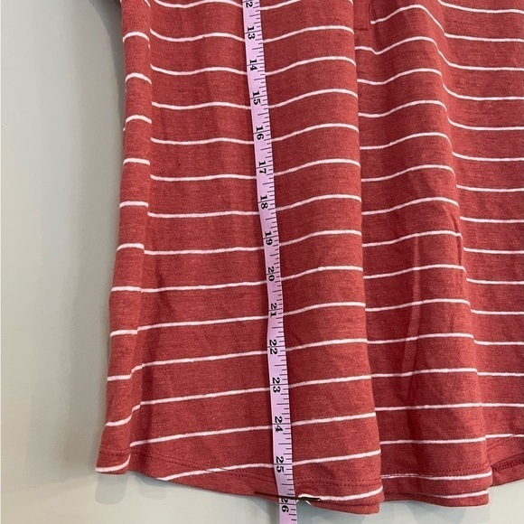 Old Navy linen blend salmon/white striped top. Small pleats: shoulders/back neck - Picture 2 of 4